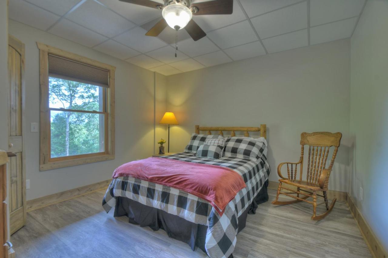 Hawks Hideaway - Cuddleup Villa Mashburn Mill Екстериор снимка